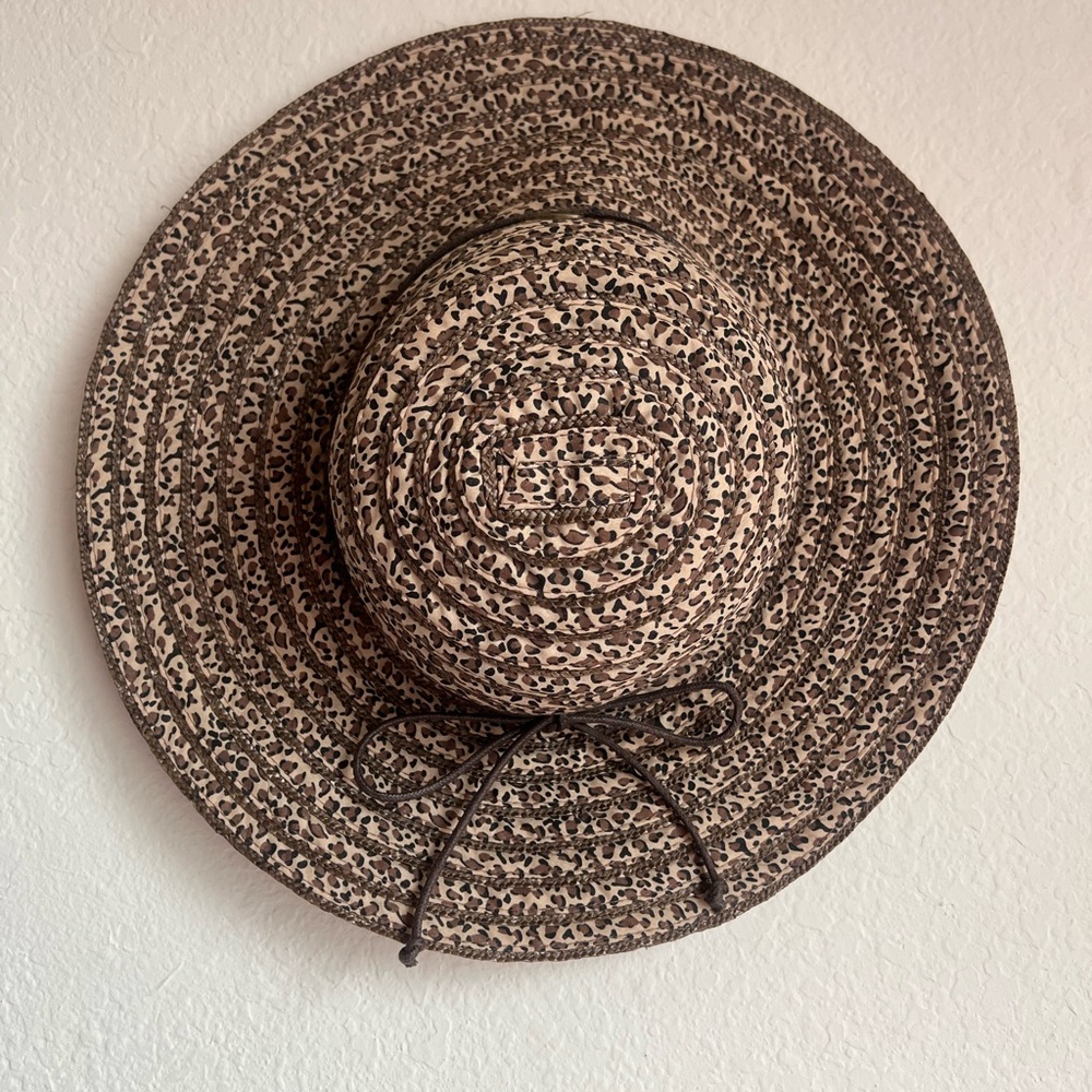 Papillon Blanc Leopard Print Hat